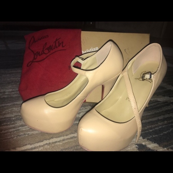 Red button - Picture 3 of 5